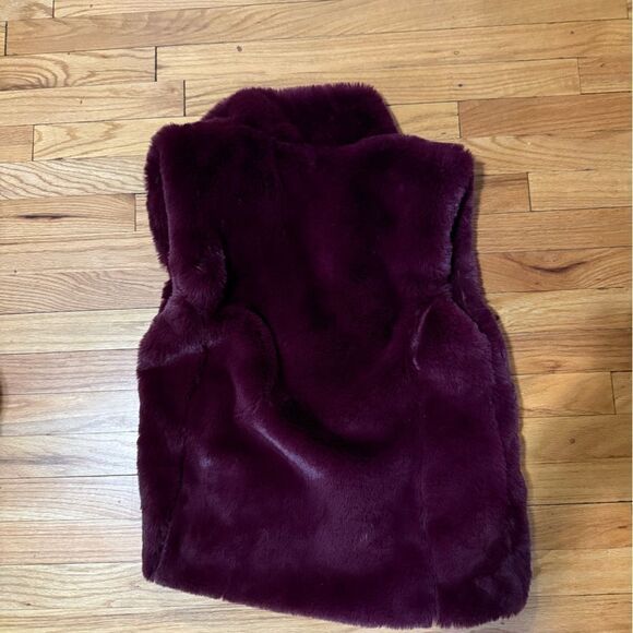 Forever 21 | Notched Faux Fur Vest - Picture 5 of 5